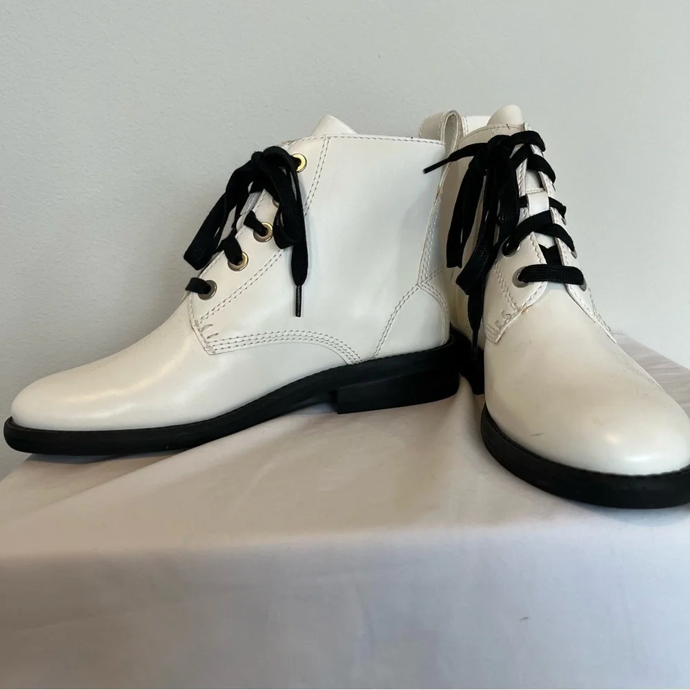 ABOUND-NWT White Combat Lace Up Ankle Boots With Black Laces Size 7.5